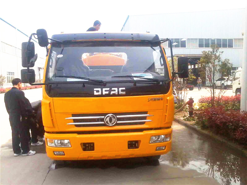 高壓清洗<a href=http://m.cnnxw.cn/xifenche/ target=_blank class=infotextkey>吸糞車</a>正面圖