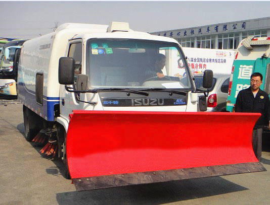 五十鈴鏟雪<a href=http://m.cnnxw.cn/saoluche/ target=_blank class=infotextkey>掃路車</a>